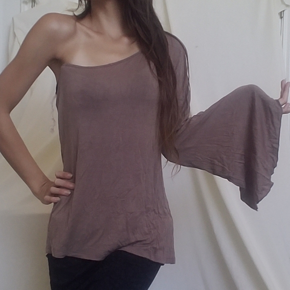 Asymmetric One Sleeve Shirt - Picture 3 of 13